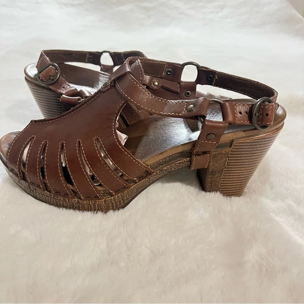 Dansko Brown‎ Leather Flats
